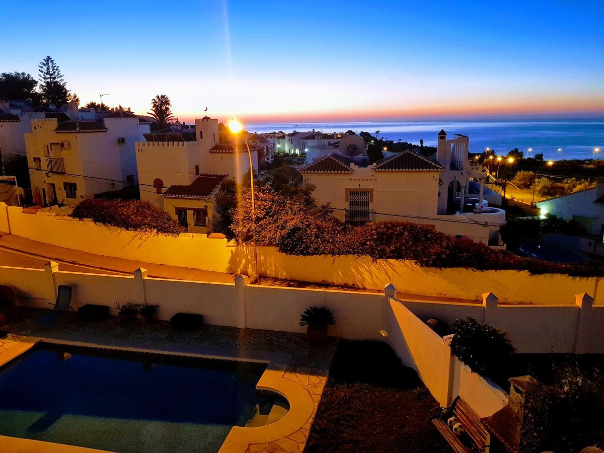 Villa - zeezicht, zwembad Nerja Buitenkant foto
